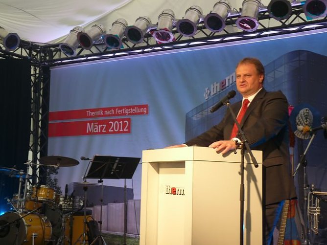 Lieberknecht bei Thermik (Foto: Karl-Heinz Herrmann) Lieberknecht bei Thermik (Foto: Karl-Heinz Herrmann)