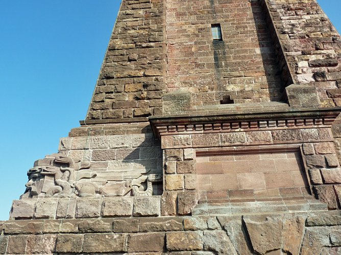 Reinigungskur für Kyffhäuserdenkmal (Foto: Karl-Heinz Herrmann) Reinigungskur für Kyffhäuserdenkmal (Foto: Karl-Heinz Herrmann)