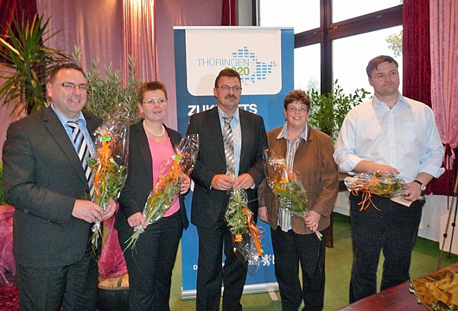 Führungsriege steht (Foto: Karl-Heinz Herrmann) Führungsriege steht (Foto: Karl-Heinz Herrmann)