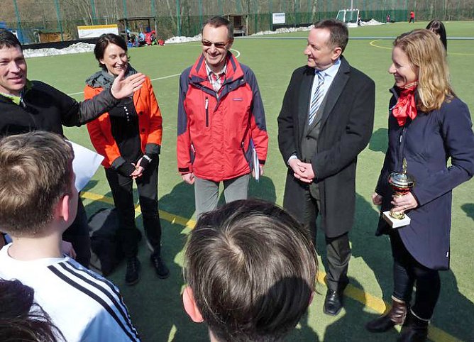 Hockey auf der Feuerkuppe (Foto: Karl-Heinz Herrmann) Hockey auf der Feuerkuppe (Foto: Karl-Heinz Herrmann)