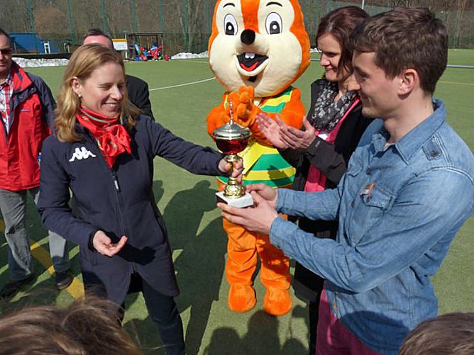 Hockey auf der Feuerkuppe (Foto: Karl-Heinz Herrmann) Hockey auf der Feuerkuppe (Foto: Karl-Heinz Herrmann)