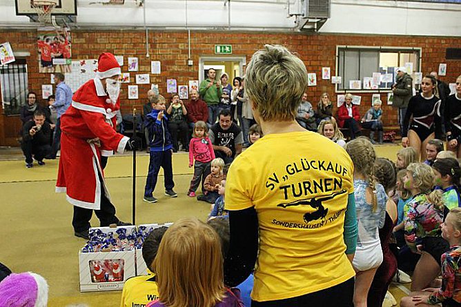 Jubiläums Weihnachtsturnen (1) (Foto: Karl-Heinz Herrmann) Jubiläums Weihnachtsturnen (1) (Foto: Karl-Heinz Herrmann)