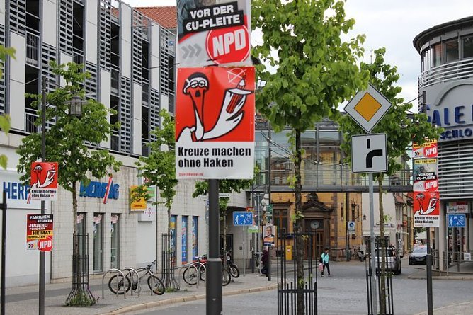 Kreuze machen ohne Haken (Foto: Karl-Heinz Herrmann) Kreuze machen ohne Haken (Foto: Karl-Heinz Herrmann)