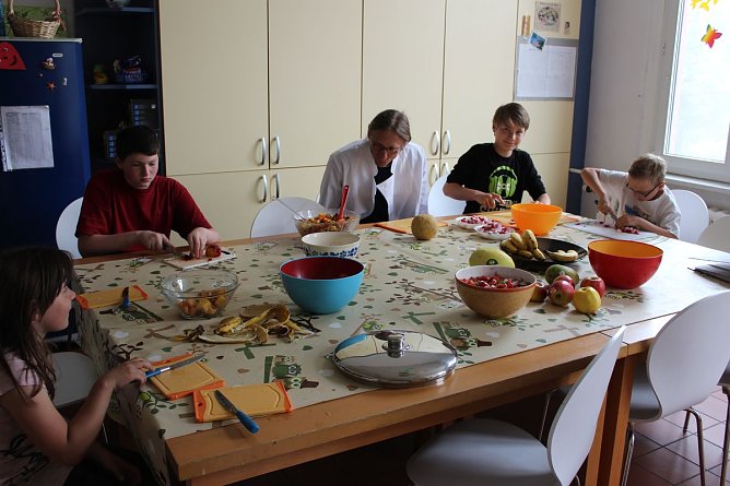 Kindertisch gestartet (Foto: Karl-Heinz Herrmann) Kindertisch gestartet (Foto: Karl-Heinz Herrmann)