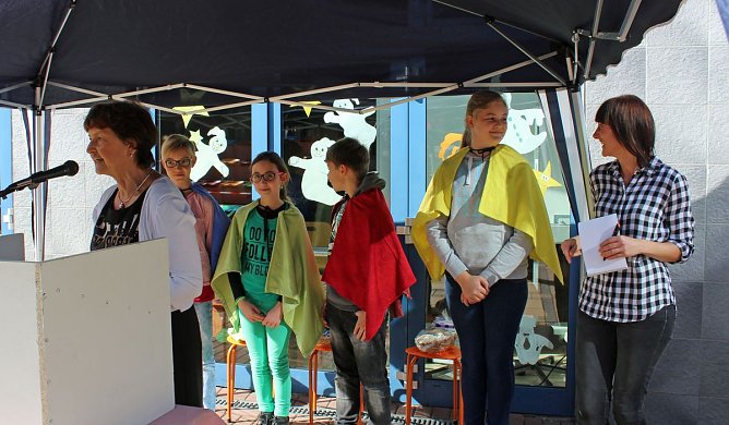 Sitzplatzrondell eingeweiht (Foto: Karl-Heinz Herrmann) Sitzplatzrondell eingeweiht (Foto: Karl-Heinz Herrmann)