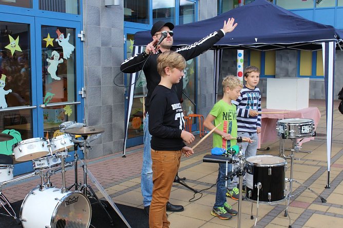 Sitzplatzrondell eingeweiht (Foto: Karl-Heinz Herrmann) Sitzplatzrondell eingeweiht (Foto: Karl-Heinz Herrmann)