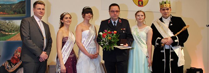 Bad Frankenhausen ehrt seine Feuerwehrleute (Foto: Karl-Heinz Herrmann) Bad Frankenhausen ehrt seine Feuerwehrleute (Foto: Karl-Heinz Herrmann)