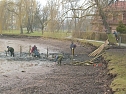 Säubern Parkteich Sondershausen (Foto: Karl-Heinz Herrmann) Säubern Parkteich Sondershausen (Foto: Karl-Heinz Herrmann)