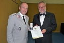 Verdienstsmedaille erhalten (Foto: Karl-Heinz Herrmann)