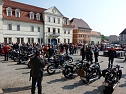 Oldtimer auf Markt (Foto: Karl-Heinz Herrmann)