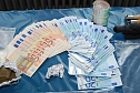 Drogen und Bargeld wurden sichergestellt (Foto: Polizei) Drogen und Bargeld wurden sichergestellt (Foto: Polizei)