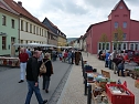 Markt zum Fliederfest (Foto: Karl-Heinz Herrmann)
