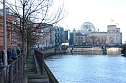 Am Spreeufer - Blick zum Reichstag (Foto: privat) Am Spreeufer - Blick zum Reichstag (Foto: privat)