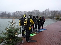 Weihnachtstauchen im Bebraer Teich (Foto: Karl-Heinz Herrmann) Weihnachtstauchen im Bebraer Teich (Foto: Karl-Heinz Herrmann)