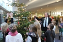Weihnachtssingen in der Sparkasse (Foto: Karl-Heinz Herrmann) Weihnachtssingen in der Sparkasse (Foto: Karl-Heinz Herrmann)