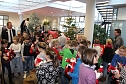 Weihnachtssingen in der Sparkasse (Foto: Karl-Heinz Herrmann) Weihnachtssingen in der Sparkasse (Foto: Karl-Heinz Herrmann)