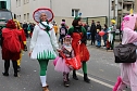 N&auml;rrinnen und Narren ziehen durch die Stadt (2) (Foto: Karl-Heinz Herrmann)