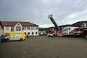 Fahrt mit einem Feuerwehrauto (Foto: Karl-Heinz Herrmann) Fahrt mit einem Feuerwehrauto (Foto: Karl-Heinz Herrmann)