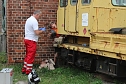 Am Gelände des Eisenbahnvereines in der Erfurter Straße / Am Petersenschacht fand am späten Nachmittag eine Rettungsgroßübung statt (<b>Update</b>)... Die diesjährigen Großübung fand in der Nähe des Hauptbahnhofs in Sondershausen statt. Alle drei Jahr steht so eine Großübung auf dem Plan. Waren es beim beim letzten Mal 30 Verletzte in einem Eisenbahnwaggon, waren dieses dieses Mal "nur" acht verl (Foto: Karl-Heinz Herrmann) Am Gelände des Eisenbahnvereines in der Erfurter Straße / Am Petersenschacht fand am späten Nachmittag eine Rettungsgroßübung statt (<b>Update</b>)... Die diesjährigen Großübung fand in der Nähe des Hauptbahnhofs in Sondershausen statt. Alle drei Jahr steht so eine Großübung auf dem Plan. Waren es beim beim letzten Mal 30 Verletzte in einem Eisenbahnwaggon, waren dieses dieses Mal "nur" acht verl (Foto: Karl-Heinz Herrmann)