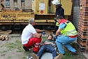 Am Gelände des Eisenbahnvereines in der Erfurter Straße / Am Petersenschacht fand am späten Nachmittag eine Rettungsgroßübung statt (<b>Update</b>)... Die diesjährigen Großübung fand in der Nähe des Hauptbahnhofs in Sondershausen statt. Alle drei Jahr steht so eine Großübung auf dem Plan. Waren es beim beim letzten Mal 30 Verletzte in einem Eisenbahnwaggon, waren dieses dieses Mal "nur" acht verl (Foto: Karl-Heinz Herrmann) Am Gelände des Eisenbahnvereines in der Erfurter Straße / Am Petersenschacht fand am späten Nachmittag eine Rettungsgroßübung statt (<b>Update</b>)... Die diesjährigen Großübung fand in der Nähe des Hauptbahnhofs in Sondershausen statt. Alle drei Jahr steht so eine Großübung auf dem Plan. Waren es beim beim letzten Mal 30 Verletzte in einem Eisenbahnwaggon, waren dieses dieses Mal "nur" acht verl (Foto: Karl-Heinz Herrmann)