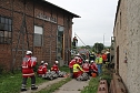 Am Gelände des Eisenbahnvereines in der Erfurter Straße / Am Petersenschacht fand am späten Nachmittag eine Rettungsgroßübung statt (<b>Update</b>)... Die diesjährigen Großübung fand in der Nähe des Hauptbahnhofs in Sondershausen statt. Alle drei Jahr steht so eine Großübung auf dem Plan. Waren es beim beim letzten Mal 30 Verletzte in einem Eisenbahnwaggon, waren dieses dieses Mal "nur" acht verl (Foto: Karl-Heinz Herrmann) Am Gelände des Eisenbahnvereines in der Erfurter Straße / Am Petersenschacht fand am späten Nachmittag eine Rettungsgroßübung statt (<b>Update</b>)... Die diesjährigen Großübung fand in der Nähe des Hauptbahnhofs in Sondershausen statt. Alle drei Jahr steht so eine Großübung auf dem Plan. Waren es beim beim letzten Mal 30 Verletzte in einem Eisenbahnwaggon, waren dieses dieses Mal "nur" acht verl (Foto: Karl-Heinz Herrmann)