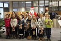 Weihnachtsmann besuchte Sparkasse (Foto: Karl-Heinz Herrmann) Weihnachtsmann besuchte Sparkasse (Foto: Karl-Heinz Herrmann)