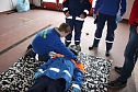 Junge Feuerwehrleute bei DRK-Ausbildung (Foto: Karl-Heinz Herrmann) Junge Feuerwehrleute bei DRK-Ausbildung (Foto: Karl-Heinz Herrmann)