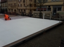 Kunsteisbahn wird installiert (Foto: Karl-Heinz Herrmann)
