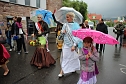 Fliederparade mit Schirm (Foto: Karl-Heinz Herrmann)
