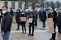 Proteste der Fris&ouml;rinnung vor dem Nordh&auml;user Bahnhof (Foto: oas)