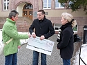 Spende f&uuml;r Stade-Gem&auml;lde (Foto: Karl-Heinz Herrmann)