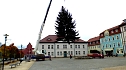 Weihnachtstanne wird von dem Frankenhäuser Rathaus aufgestellt (Foto: Stadtmarketing Bad Frankenhausen) Weihnachtstanne wird von dem Frankenhäuser Rathaus aufgestellt (Foto: Stadtmarketing Bad Frankenhausen)