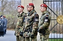 Gel&ouml;bnis neuer Soldatinnen und Soldaten der Bundeswehr im Lustgarten im Schloss Sondershausen  (Foto: Eva Maria Wiegand)