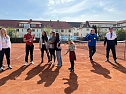 Erfolgreicher Tag der offenen Tür beim Tennis Verein Blau-Weiß in Sondershausen (Foto: Juliane Rückebeil) Erfolgreicher Tag der offenen Tür beim Tennis Verein Blau-Weiß in Sondershausen (Foto: Juliane Rückebeil)
