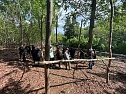 Schülerinnen und Schüler der 7. Klasse der Franzbergschule bauen ein neues Klettergerüst für die Kattas im Affenwald Straußberg (Foto: Silvio Dietzel) Schülerinnen und Schüler der 7. Klasse der Franzbergschule bauen ein neues Klettergerüst für die Kattas im Affenwald Straußberg (Foto: Silvio Dietzel)
