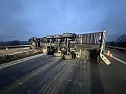 Sattelschlepper auf der A38 umgekippt (Foto: S.Dietzel) Sattelschlepper auf der A38 umgekippt (Foto: S.Dietzel)