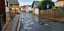 Die Stra&szlig;e Steingraben war vor dem grundhaften Ausbau in desastr&ouml;sem Zustand. (Foto: Janine Skara)