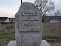 Der Stein erinnert an das Zugunglück vom 8. Mai 1945 in Berka (Foto: Janine Skara) Der Stein erinnert an das Zugunglück vom 8. Mai 1945 in Berka (Foto: Janine Skara)