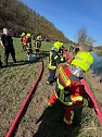 Die Feuerwehr richtete eine &Ouml;lsperre ein. (Foto: Feuerwehr Heldrungen/Silvio Dietzel)