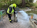 Das defekte Sauerstoffgerät wurde umgehend aus dem Gebäude geschafft. (Foto: Silvio Dietzel) Das defekte Sauerstoffgerät wurde umgehend aus dem Gebäude geschafft. (Foto: Silvio Dietzel)