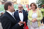 Ofenpraline zur Premiere (Foto: Karl-Heinz Herrmann)