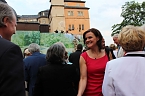 Ofenpraline zur Premiere (Foto: Karl-Heinz Herrmann)