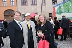 Ofenpraline zur Premiere (Foto: Karl-Heinz Herrmann)