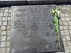 Die Erinngerung wach halten - die Jugendlichen des Diakonieverbandes Bad Frankenhausen besuchten auch dieses Jahr wieder die Gedenkst&auml;tte Auschwitz (Foto: Karina Krausholz)