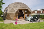 Bild: Holz Iglu auf Camping 't Weergors (Foto: www.glambing.info)