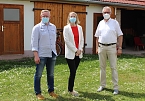 v.l. Steffen Kellermann (Ortsteilb&uuml;rgermeister von Berka); Jana Schr&ouml;ter; Hartmut B&auml;rwinkel (Hauptgesch&auml;ftsf&uuml;hrer Sondersh&auml;user Bildungsverein/ OT Berka) (Foto: Eva Maria Wiegand)