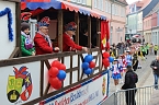 Ein bunter Karnevalszug zog sich am Rosenmontag durch Sondershausen (Foto: Eva Maria Wiegand)