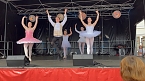 Die Eleven der Tanzschule Radeva in Aktion (Foto: H.Wernig)