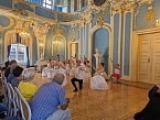 Die Tänzer und Tänzerinnen im Blauen Saal in Sondershausen (Foto: Tanzstudio Radeva) Die Tänzer und Tänzerinnen im Blauen Saal in Sondershausen (Foto: Tanzstudio Radeva)