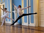 Die Tänzer und Tänzerinnen im Blauen Saal in Sondershausen (Foto: Tanzstudio Radeva) Die Tänzer und Tänzerinnen im Blauen Saal in Sondershausen (Foto: Tanzstudio Radeva)